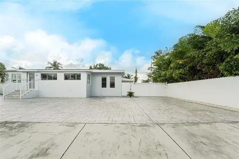 230 E 56th St, Hialeah, FL 33013