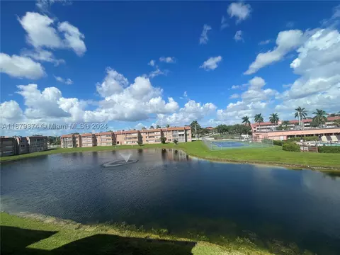 9620 Sunrise Lakes Blvd #301, Sunrise, FL 33322