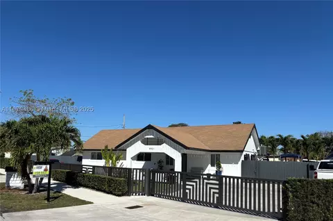 9901 SW 47th St, Miami, FL 33165