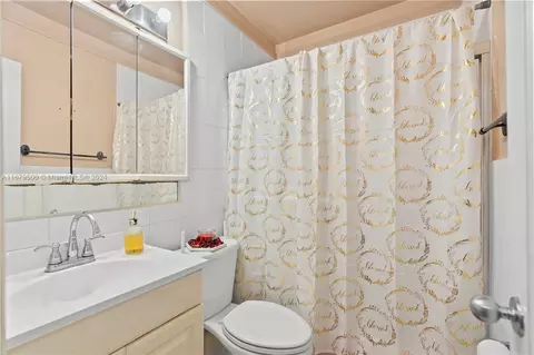 Bath - 551 E 37th St, Hialeah, FL 33013 photo 1 of 2