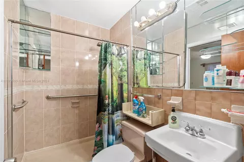 Bath - 551 E 37th St, Hialeah, FL 33013 photo 2 of 2