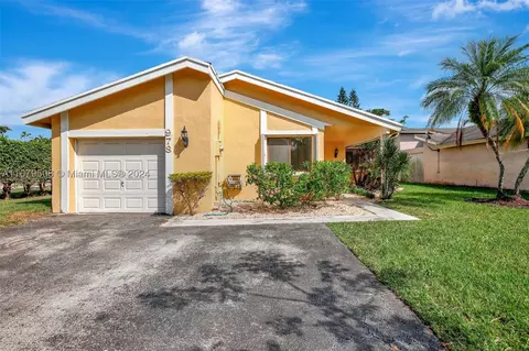 978 NW 89th Ave, Plantation, FL 33324