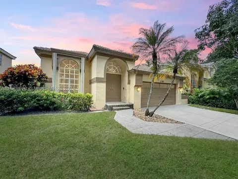10343 Brasilia St, Hollywood, FL 33026
