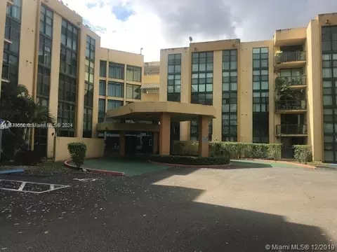 11750 SW 18th St #322-1, Miami, FL 33175