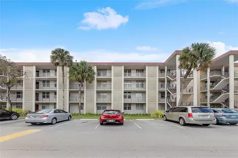 2650 NW 49th Ave #421, Lauderdale Lakes, FL 33313