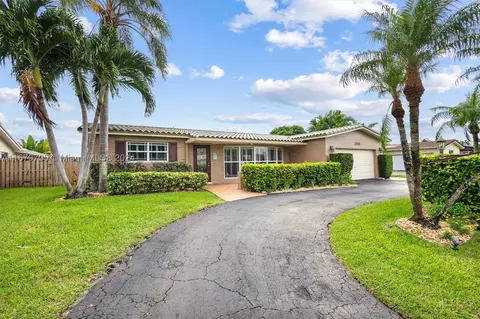 5118 Roosevelt St, Hollywood, FL 33021