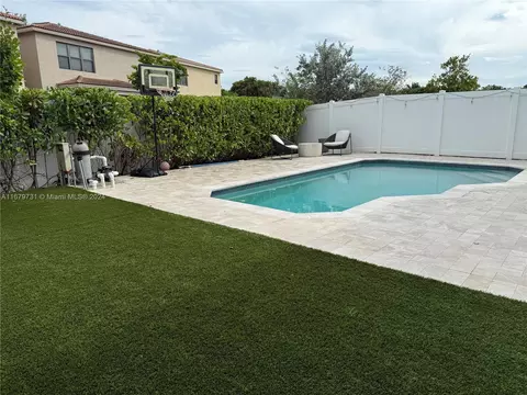 918 NE 191st St, Miami, FL 33179