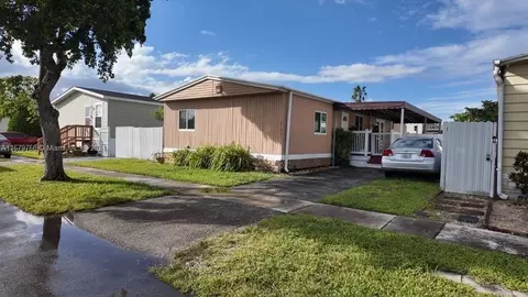 21531 NW 3rd Pl, Pembroke Pines, FL 33029