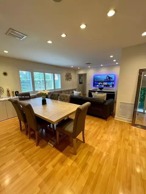 Dining - 296 Santander Ave, Coral Gables, FL 33134 photo 2 of 2