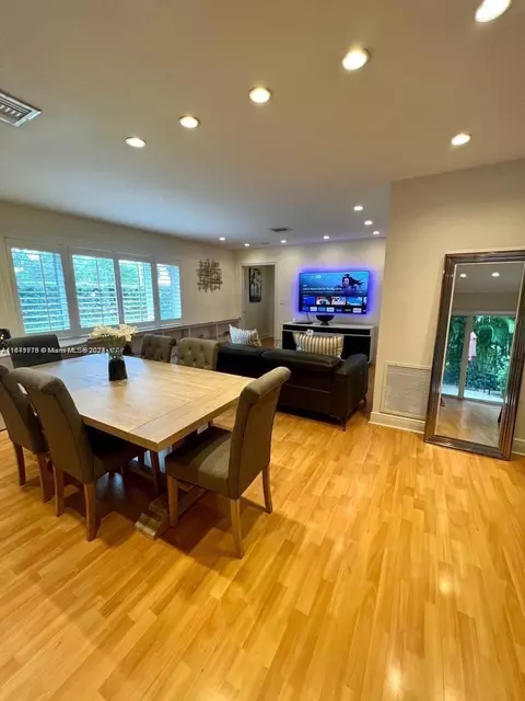 Dining - 296 Santander Ave, Coral Gables, FL 33134 photo 1 of 2