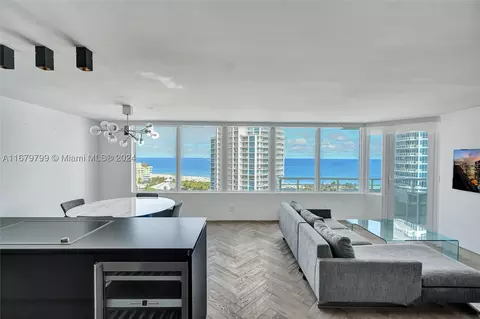 400 S Pointe Dr #1706, Miami Beach, FL 33139