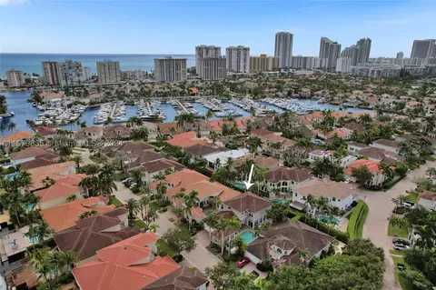 928 Captiva Dr, Hollywood, FL 33019