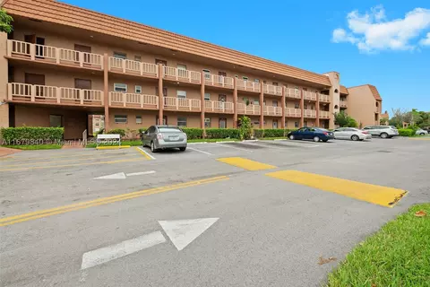 9580 Sunrise Lakes Blvd #209, Sunrise, FL 33322