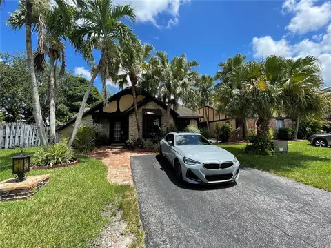 9209 NW 49th Pl, Sunrise, FL 33351