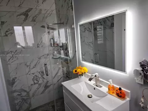 Bath - 642 W 64th Dr, Hialeah, FL 33012 photo 5 of 6