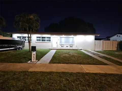 642 W 64th Dr, Hialeah, FL 33012