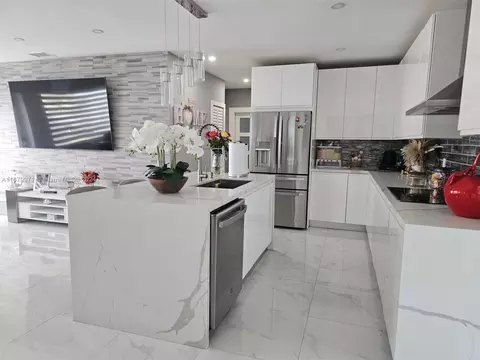 Kitchen - 642 W 64th Dr, Hialeah, FL 33012 photo 2 of 2