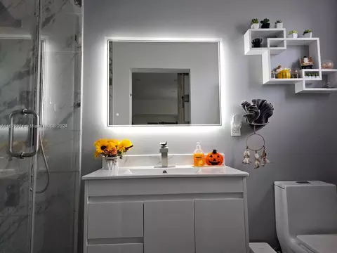 Bath - 642 W 64th Dr, Hialeah, FL 33012 photo 6 of 6