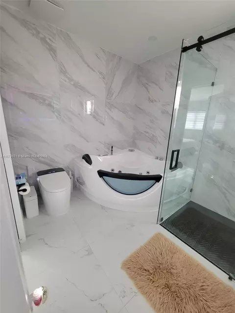 Bath - 642 W 64th Dr, Hialeah, FL 33012 photo 2 of 6