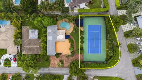 11595 NE 22nd Dr, North Miami, FL 33181