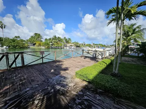 2137 Calais Dr #15, Miami Beach, FL 33141