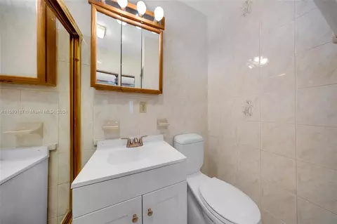 Bath - 340 E 57th St, Hialeah, FL 33013 photo 2 of 2