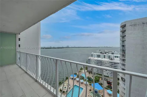 7601 E Treasure Dr #2223, North Bay Village, FL 33141
