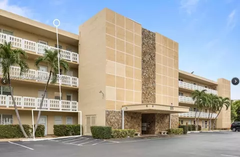 205 SE 11th Ter #305, Dania Beach, FL 33004