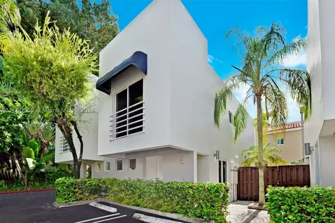 2945 Bridgeport Ave #E, Miami, FL 33133