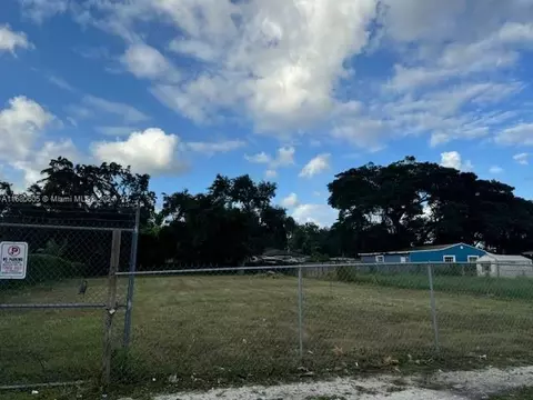 24 NW Nn Nw 55 St, Miami, FL 33142