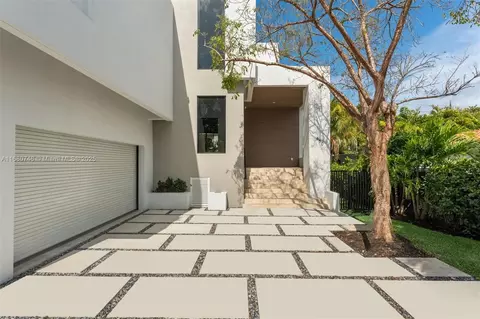 650 Warren Ln, Key Biscayne, FL 33149 photo 4