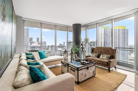 92 SW 3rd St #3505, Miami, FL 33130