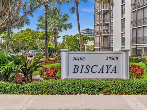 20500 W Country Club Dr #106, Aventura, FL 33180