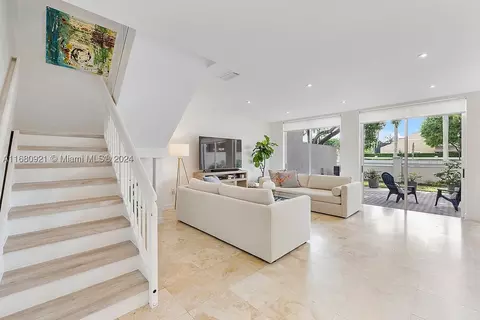 10244 NW 52nd Ter, Doral, FL 33178