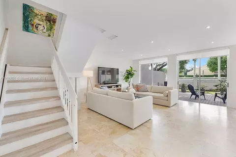 10244 NW 52nd Ter, Doral, FL 33178