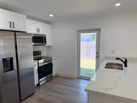 5931 SW 62nd Ter, South Miami, FL 33143