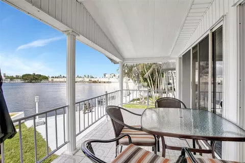 128 Lake Shore Dr, Hallandale Beach, FL 33009