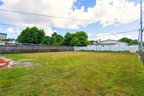 Exterior - 1002 E 19th St, Hialeah, FL 33013 photo 6 of 7