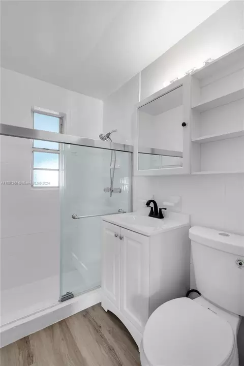 Bath - 1002 E 19th St, Hialeah, FL 33013 photo 2 of 2