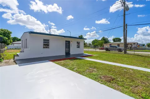 Exterior - 1002 E 19th St, Hialeah, FL 33013 photo 4 of 7