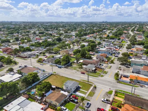 View/Area - 1002 E 19th St, Hialeah, FL 33013 photo 2 of 6