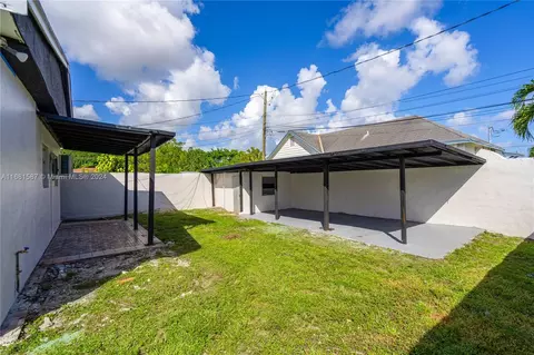 Exterior - 1875 W 2nd Ave, Hialeah, FL 33010 photo 5 of 7
