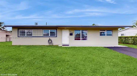 10320 SW 55th St, Miami, FL 33165