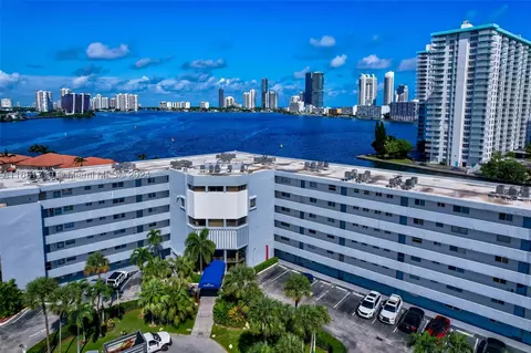4000 NE 170th St #606, North Miami Beach, FL 33160