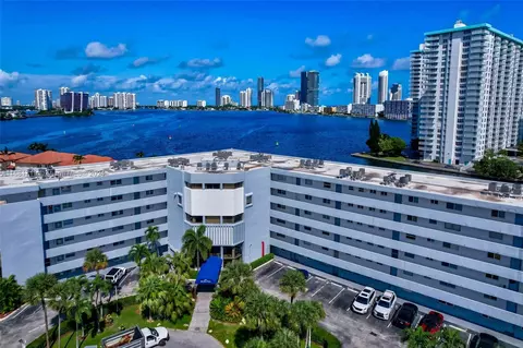 4000 NE 170th St #606, North Miami Beach, FL 33160