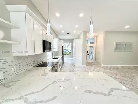 Kitchen - 135 Hampton Cir, Jupiter, FL 33458 photo 2 of 4