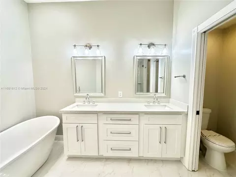 Bath - 135 Hampton Cir, Jupiter, FL 33458 photo 3 of 7