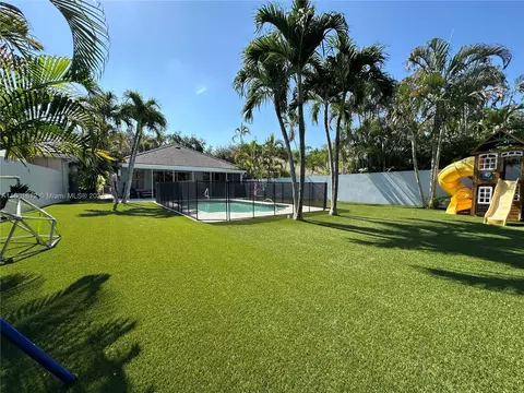 Exterior - 135 Hampton Cir, Jupiter, FL 33458 photo 2 of 5