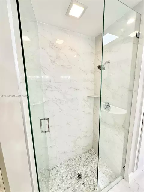 Bath - 135 Hampton Cir, Jupiter, FL 33458 photo 6 of 7