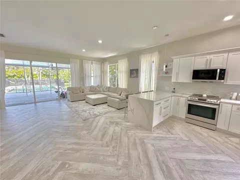 Kitchen - 135 Hampton Cir, Jupiter, FL 33458 photo 1 of 4